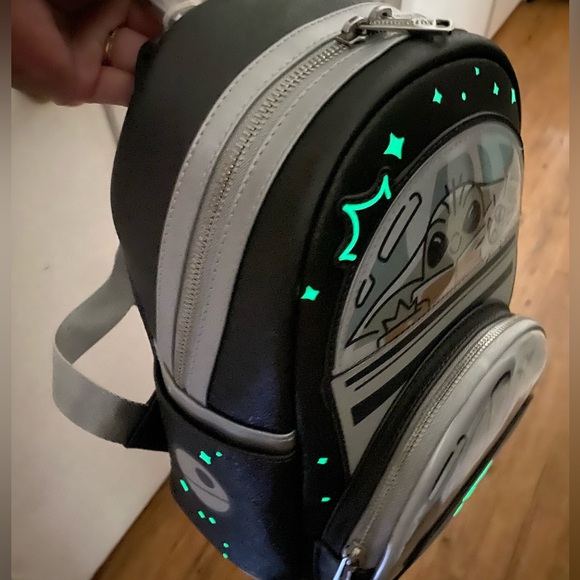 🆕 LOUNGEFLY 2024 Mandalorian Grogu Mini Backpack Glow in The Dark - Picture 10 of 10
